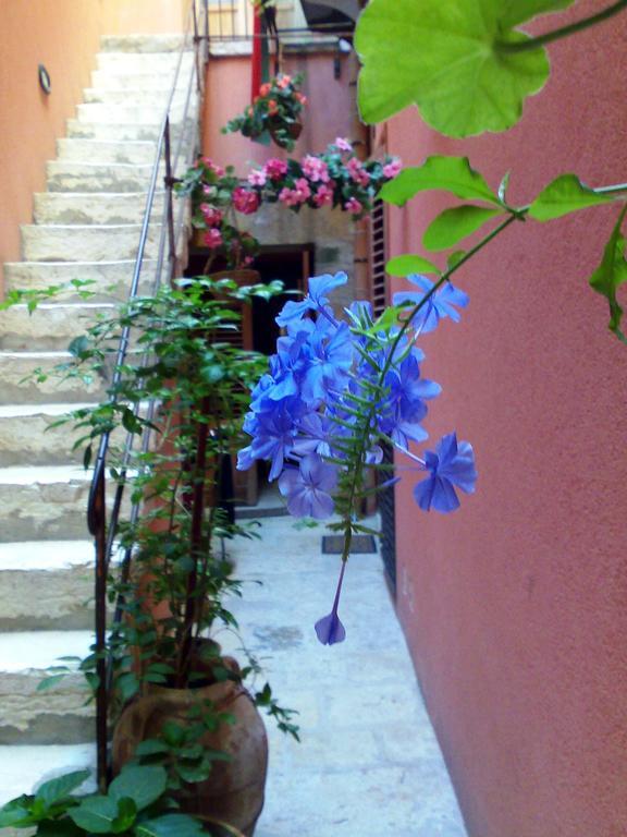 Il Cortile Fiorito Leilighet Trapani Eksteriør bilde